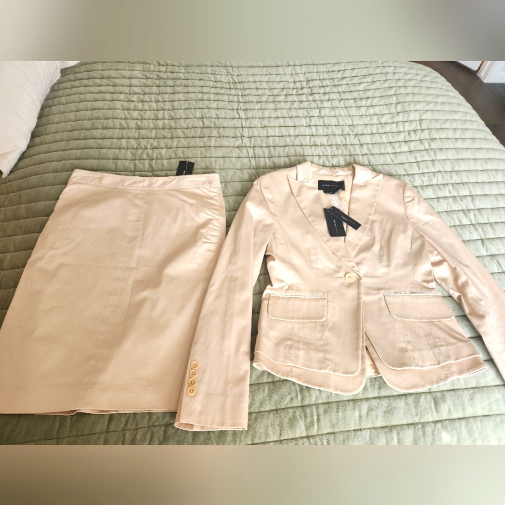 Bcbg maxazria jacket and pencil skirt set size s/2 tan New w tags